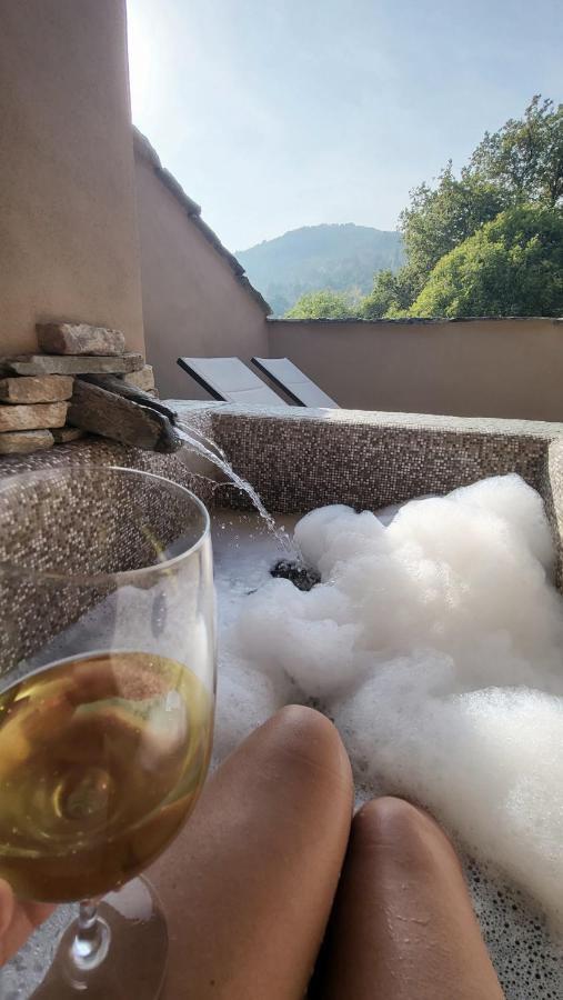 La Terrazza Naturas Con Romantica Mini Piscina Calda Sui Tetti Rossana Bagian luar foto