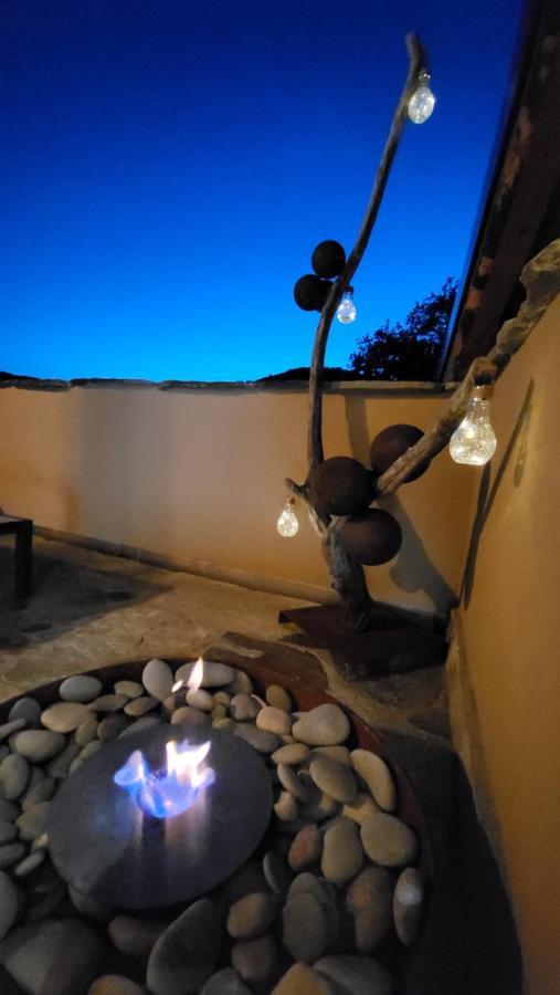 La Terrazza Naturas Con Romantica Mini Piscina Calda Sui Tetti Rossana Bagian luar foto
