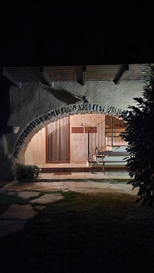 La Terrazza Naturas Con Romantica Mini Piscina Calda Sui Tetti Rossana Bagian luar foto